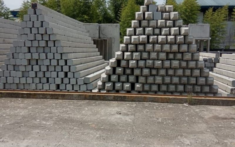 Alat pancang tiang beton