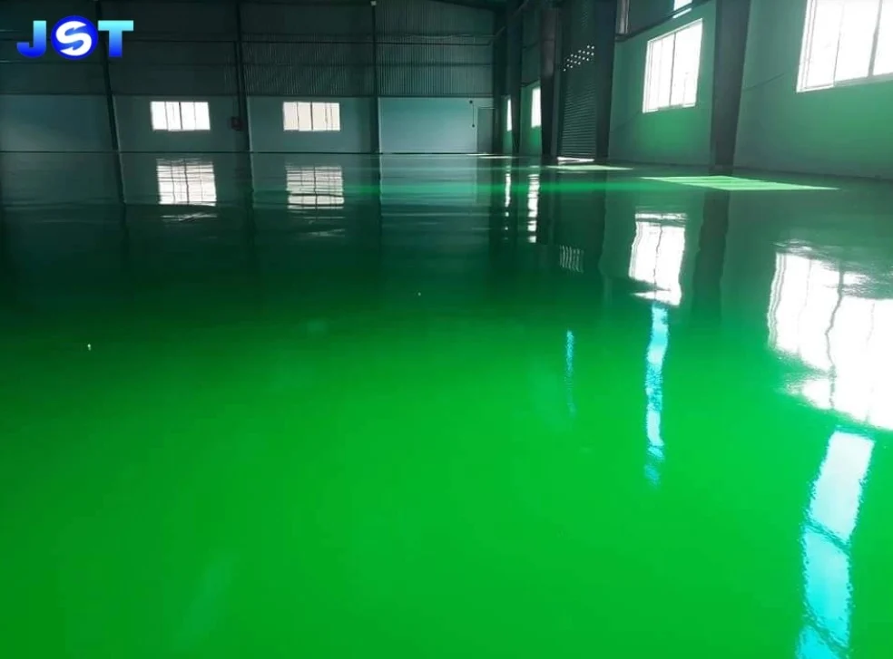 Pengerjaan epoxy lantai anti slip pada area ramp